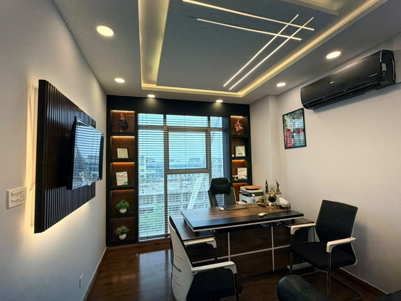 Routes International Consultant Meeting Area